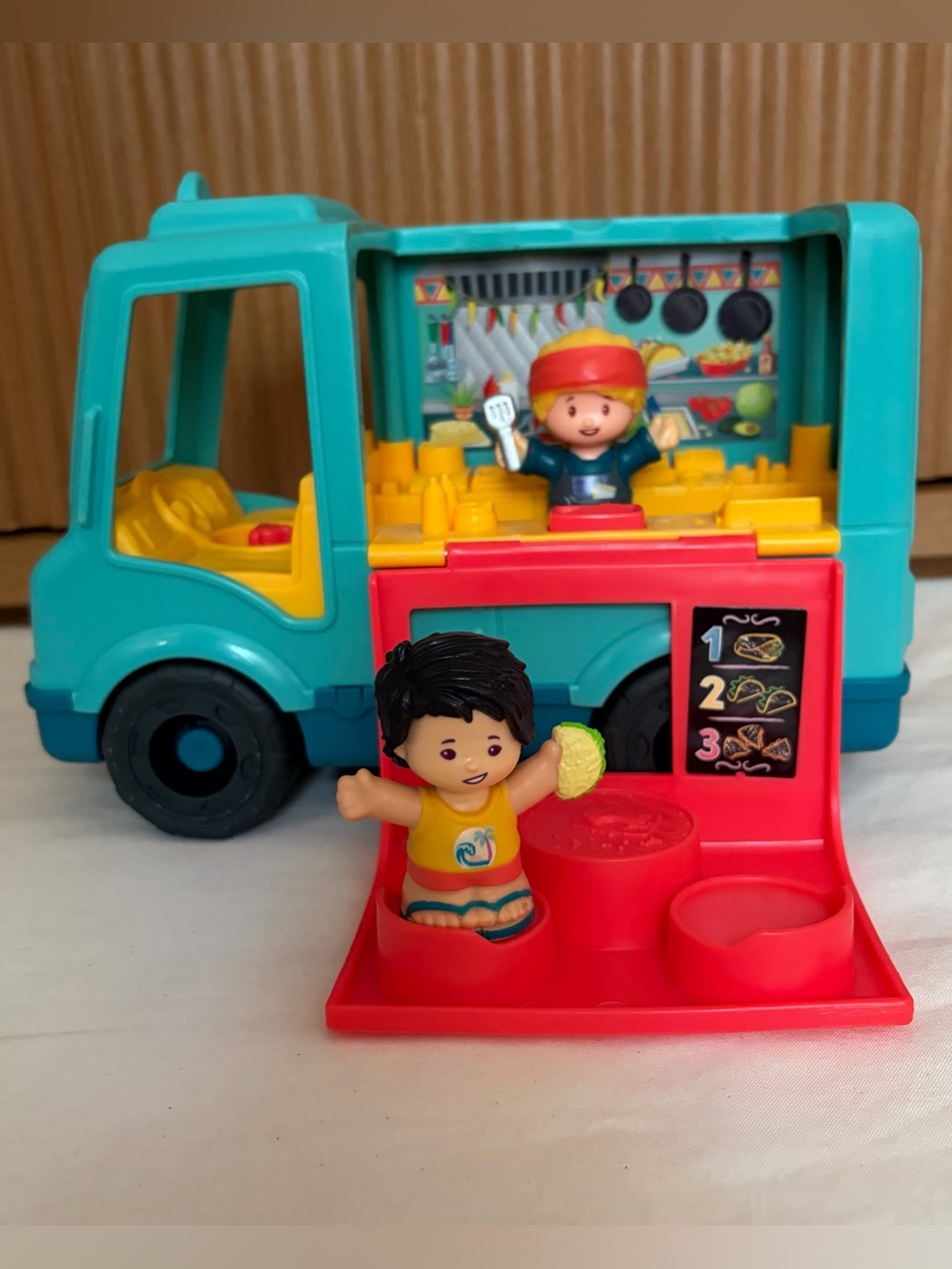 Fisher-Price Little People Serve it Up Food Taco Truck toddler toy playset - Picture 2 of 13